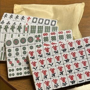 Classic Mahjong Tile Set with Carrying Bag